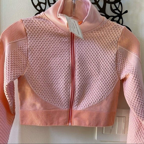 Astoria MOMENTUM Zip Crop Peaches and Cream M NWT - Picture 8 of 8